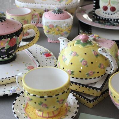 Lot 55 Mary Englbreit & More Ceramic Collectibles