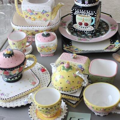 Lot 55 Mary Englbreit & More Ceramic Collectibles