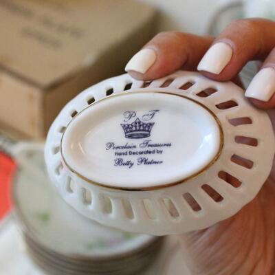 Lot 83 Ceramic Floral 