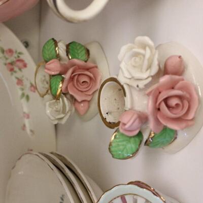 Lot 83 Ceramic Floral 
