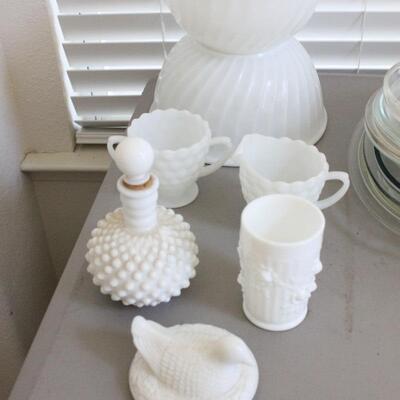 Lot 107 Milkglass
