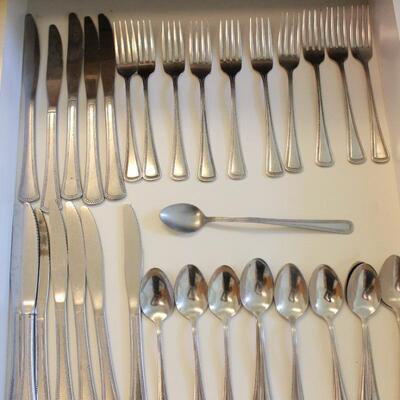 Lot 109 Drawer of Stainless Flatware
