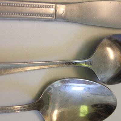 Lot 109 Drawer of Stainless Flatware