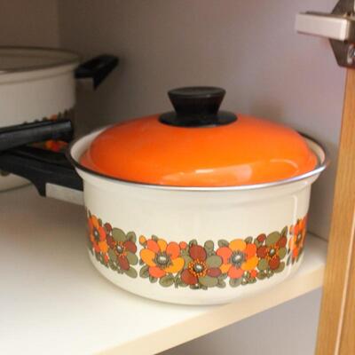 Lot 110 Vintage Cookware #2