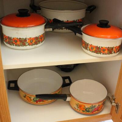 Lot 110 Vintage Cookware #2