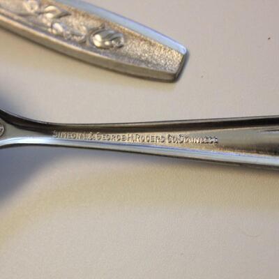 Lot 112 Drawer of Stainless Flatware Oneida