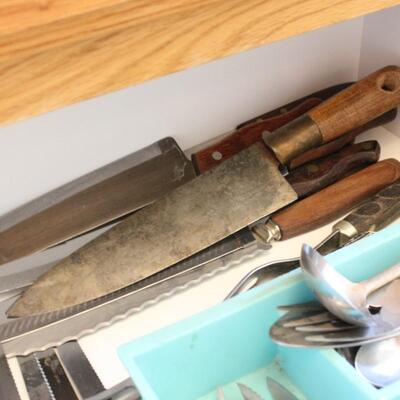Lot 114 Drawer of Knives and Flatware