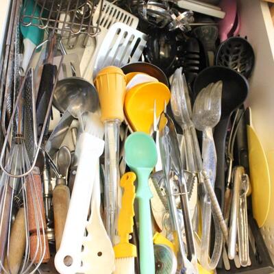 Lot 115 Drawer of Kitchen Utensils