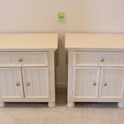 Lot 135 Pair of White Night Stands 18x28x28