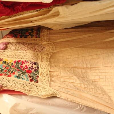 Lot 152 Entire Contents of Women's Vintage Clothing Closet