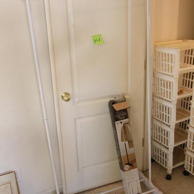 Lot 157 Rolling Clothes Hangers