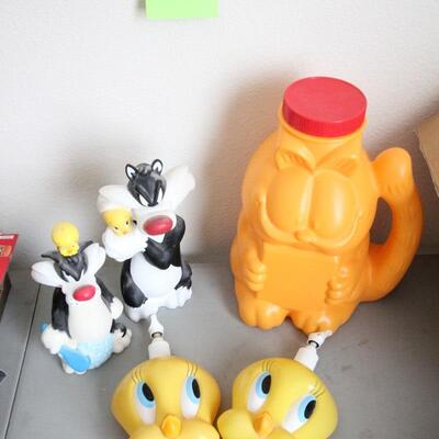 Lot 169 Looney Tunes Tweety & Sylvester & Garfield