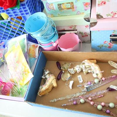 Lot 176 NWT Butterflies & Boxes