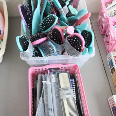 Lot 181 HUGE lot of NWT Hair Brushes & Combs