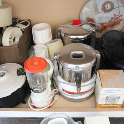 Lot 217 Contents of Kitchen Shelf #1