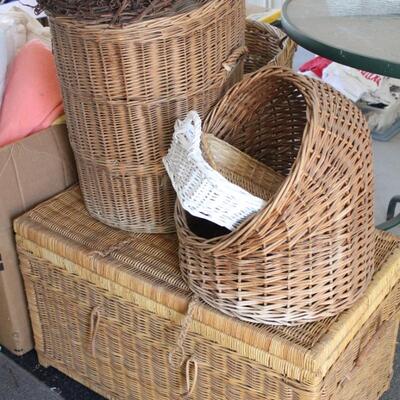 Lot 249 Baskets & Wreaths