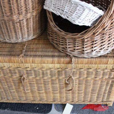 Lot 249 Baskets & Wreaths