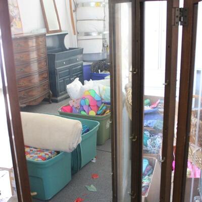 Lot 254 Glass Lighted Display Cabinet - No Shelves - 69x11.5x23.5