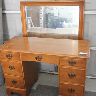 Lot 255 Imperial Desk w/ Mirror - 19x44.5x29.5