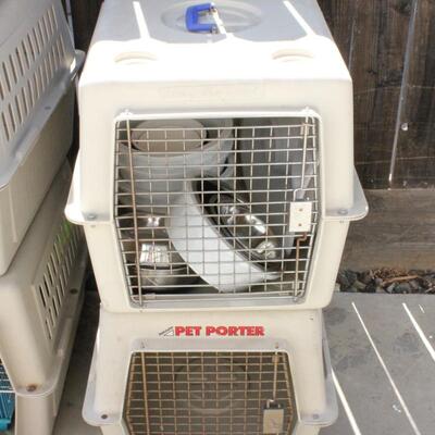 Lot 271 2 Medium Pet Porters & Supplies