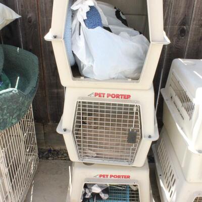 Lot 272 3 Medium Pet Porters & Supplies