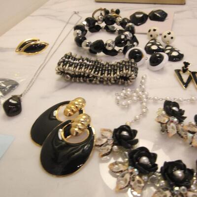 Lot 296 Black and White Jewelry 