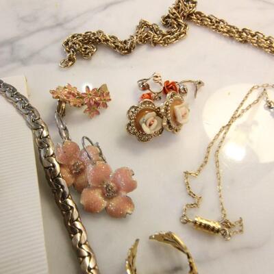 Lot 301 Floral Jewelry
