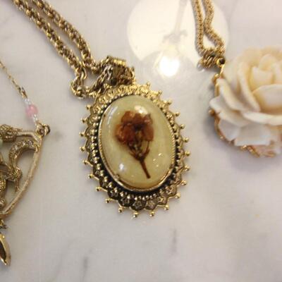 Lot 301 Floral Jewelry