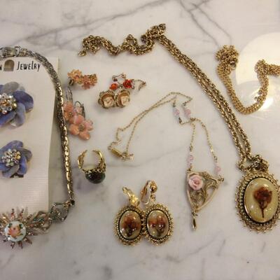 Lot 301 Floral Jewelry