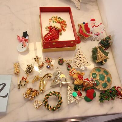Lot 302 Christmas Jewelry 