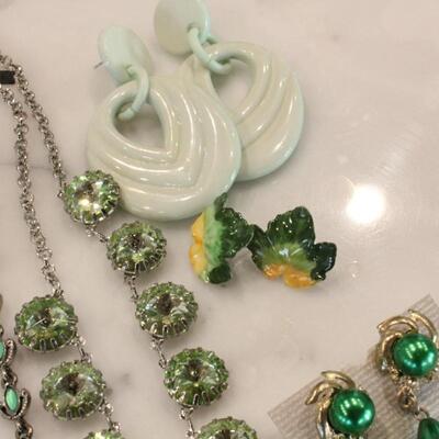 Lot 325 Green Theme Jewelry