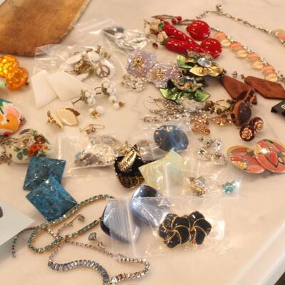 Lot 326 Jewelry