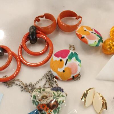 Lot 326 Jewelry