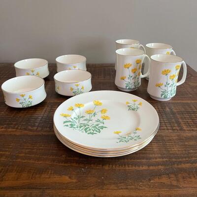 LOT 79 - Surrey Buttercups China, Crown Sterling England, 12 pieces