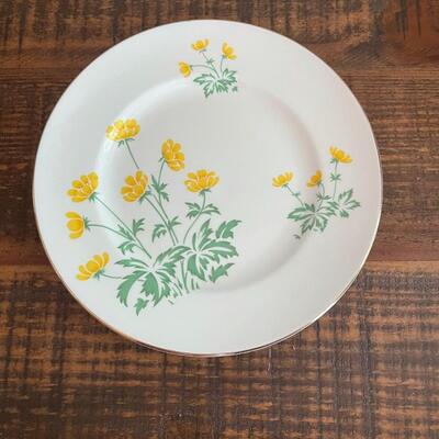 LOT 79 - Surrey Buttercups China, Crown Sterling England, 12 pieces