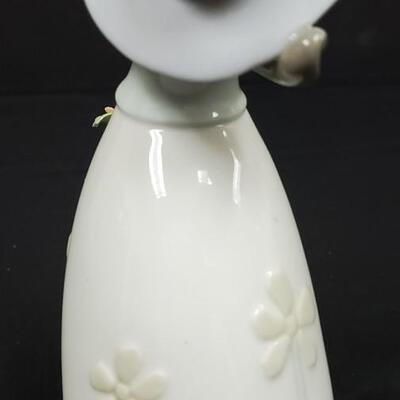 Lladro - Young girl holding onto her hat 