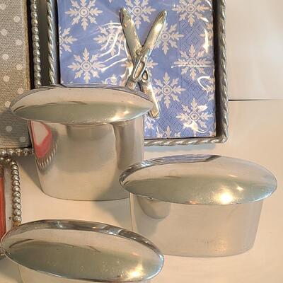 Lot 40: Mariposa Napkin Set, Trinket Dish, and more