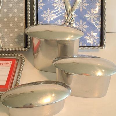 Lot 40: Mariposa Napkin Set, Trinket Dish, and more