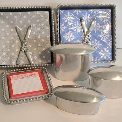 Lot 40: Mariposa Napkin Set, Trinket Dish, and more