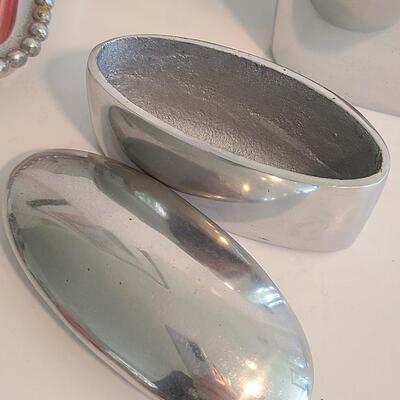 Lot 40: Mariposa Napkin Set, Trinket Dish, and more