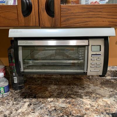 Black + Decker Under-the-Cabinet Mounted Toaster Oven | EstateSales.org