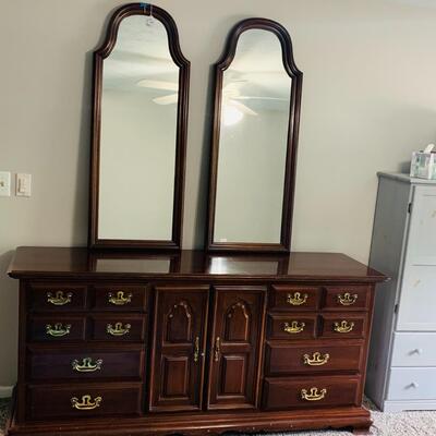 Thomasville Kling Colonial Cherry Triple Dresser & Mirrors