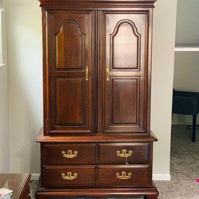 Thomasville Kling Colonial Cherry Armoire