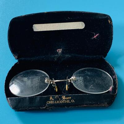 Antique Spectacal Eyeglasses
(set of 2)