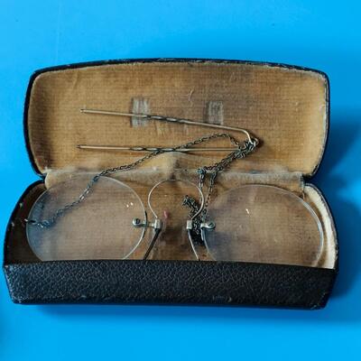 Antique Spectacal Eyeglasses
(set of 2)