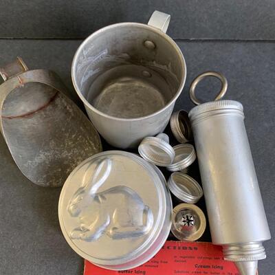 Lot 151: Vintage Kitchy Tomato Pitcher, Cake Tin & More
