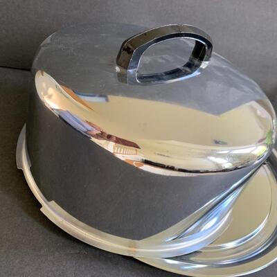 Lot 151: Vintage Kitchy Tomato Pitcher, Cake Tin & More