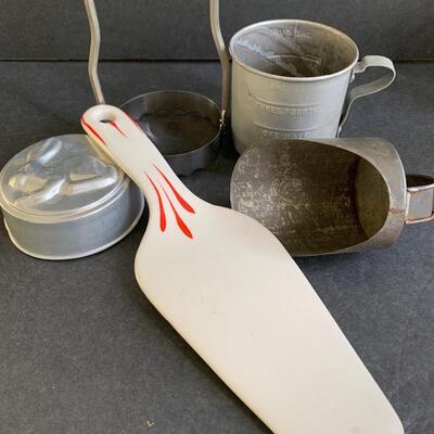 Lot 151: Vintage Kitchy Tomato Pitcher, Cake Tin & More