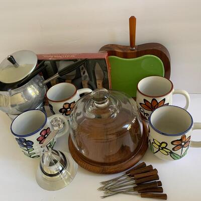 Lot  150: Japan Floral MCM Mugs, Fondu Set, and More 