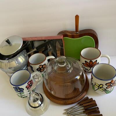 Lot  150: Japan Floral MCM Mugs, Fondu Set, and More 